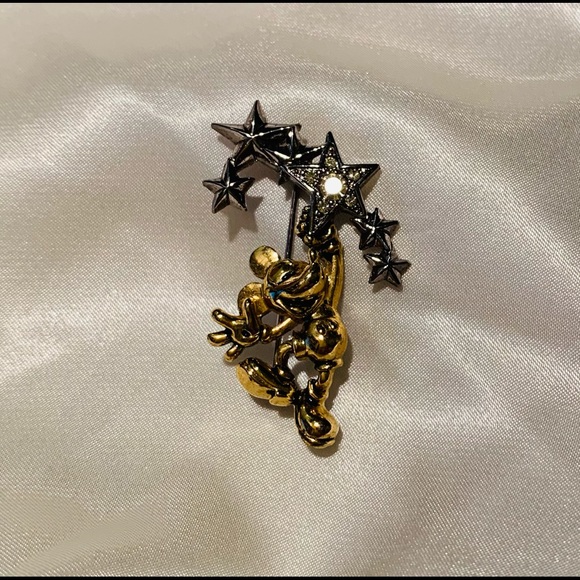 Disney marked Mickey Mouse Pin/brooch - Picture 4 of 4